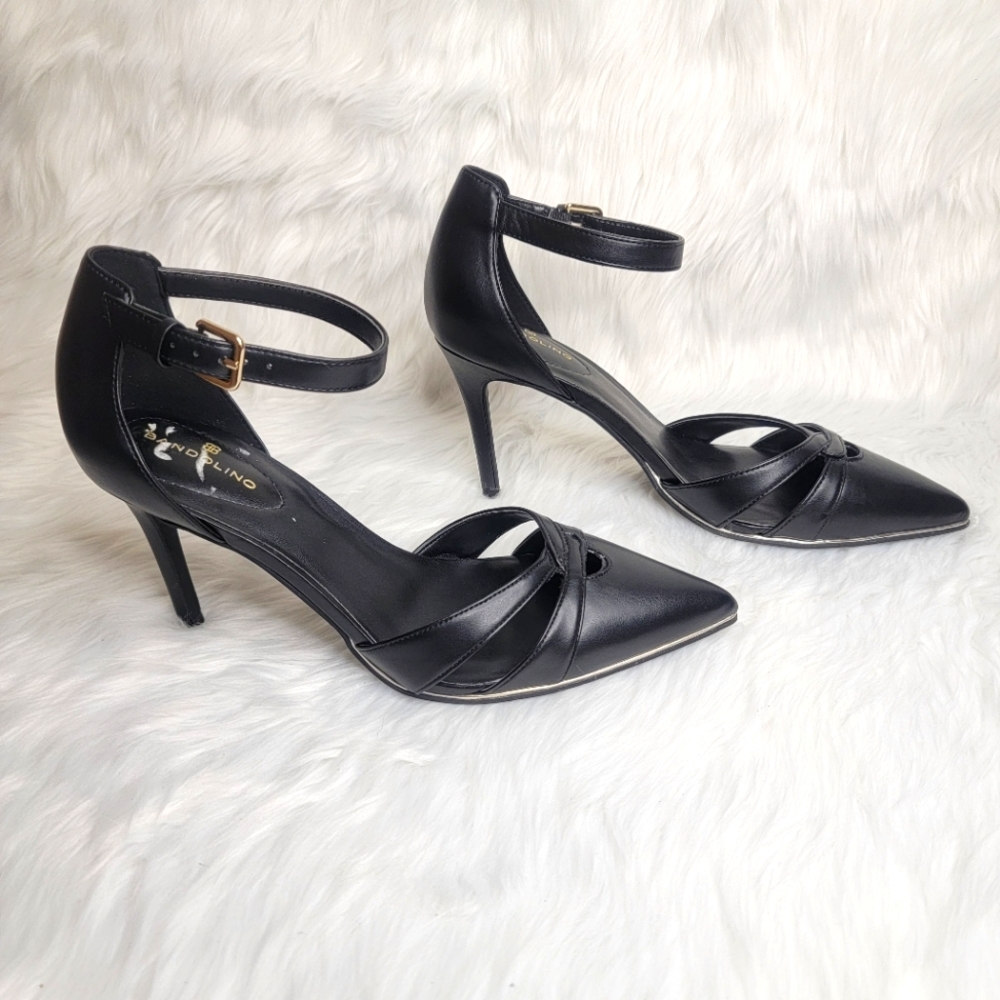 Bandolino black pointed toe heels low heel ankle strap.